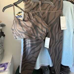Athleta Salutation Stash Tight small & Vital Print Bra Brown Zebra Print NWT